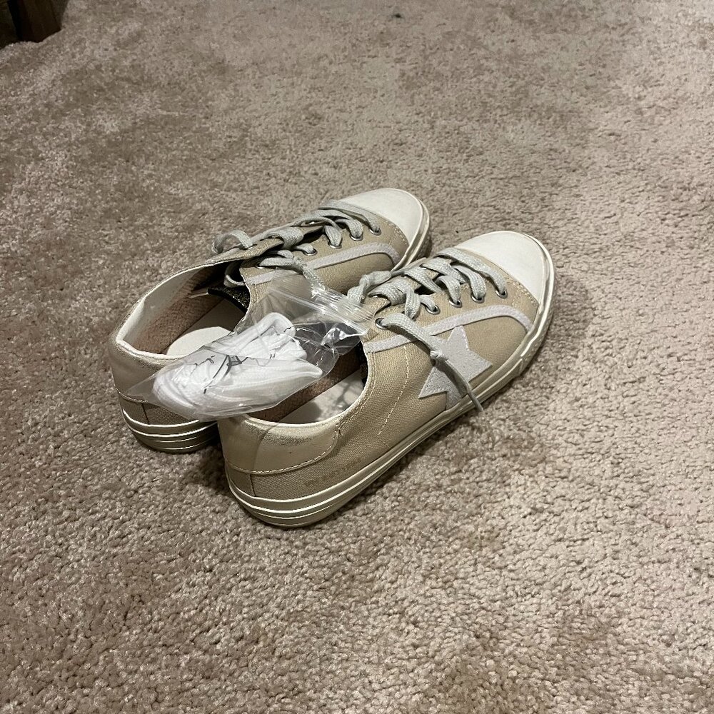 ⭐️ NWOT Vintage Havana Sneakers!
